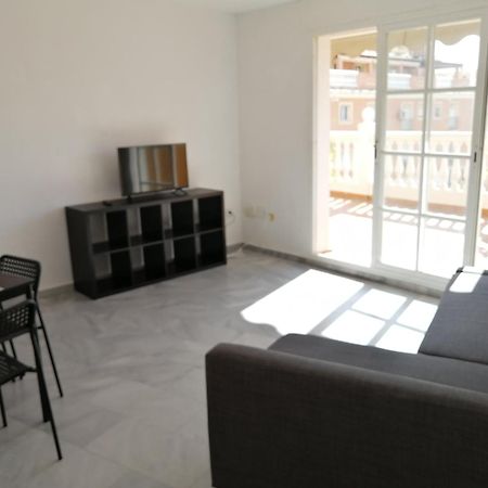 Lovely Penthouse In Front Of The Beach With Free Parking مالقة المظهر الخارجي الصورة