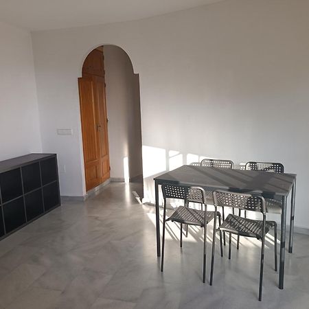 Lovely Penthouse In Front Of The Beach With Free Parking مالقة المظهر الخارجي الصورة