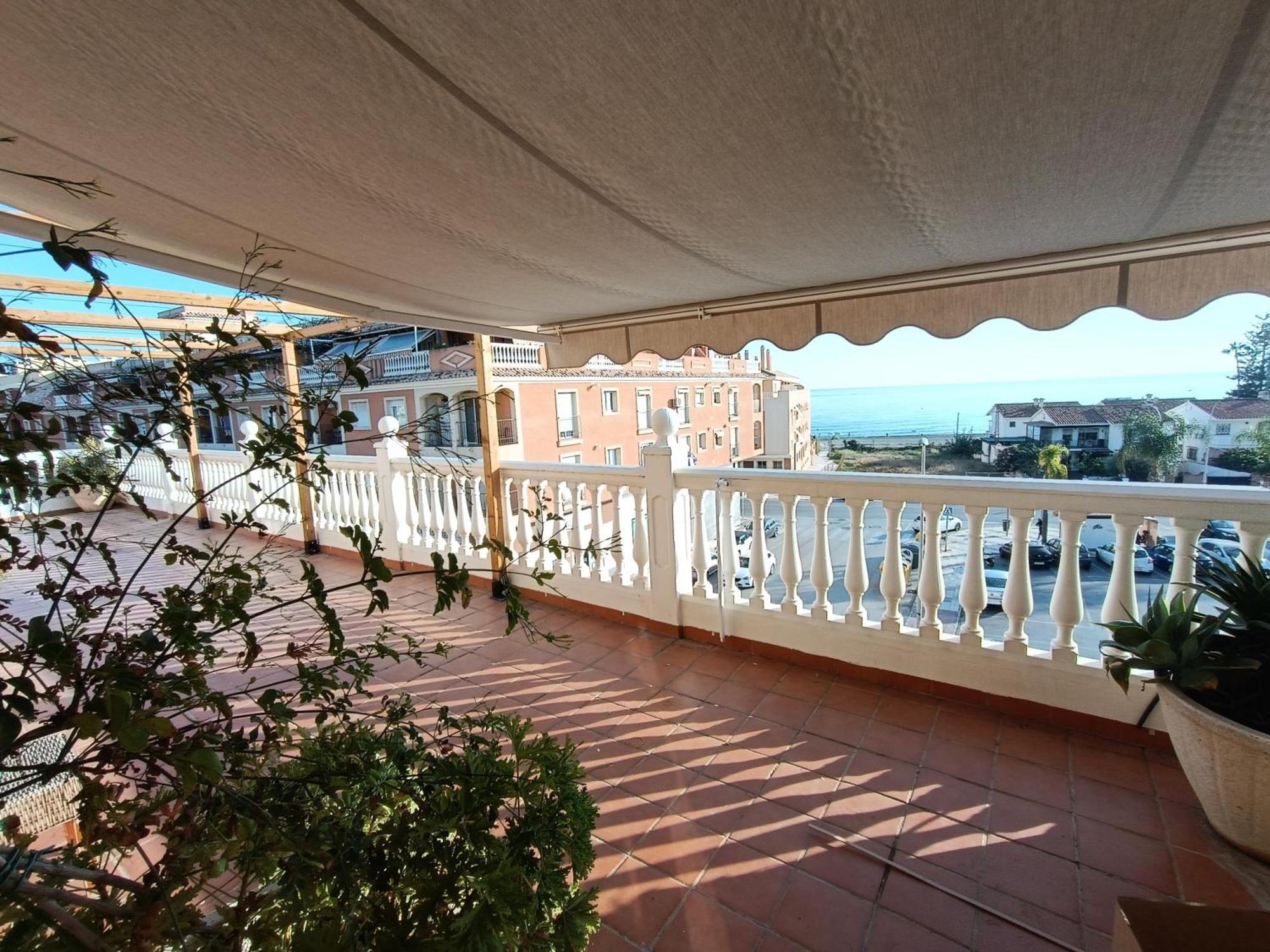 Lovely Penthouse In Front Of The Beach With Free Parking مالقة المظهر الخارجي الصورة