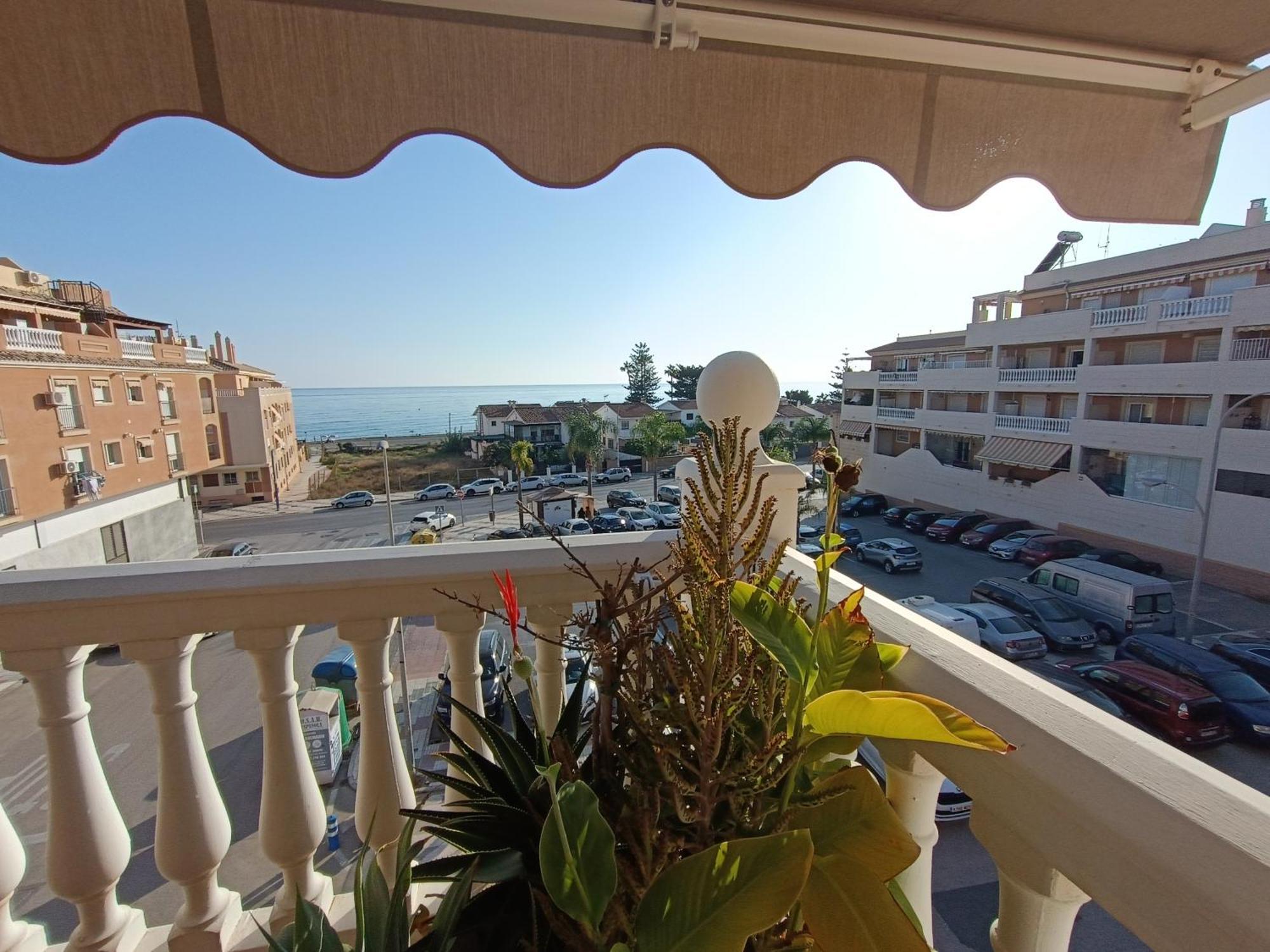 Lovely Penthouse In Front Of The Beach With Free Parking مالقة المظهر الخارجي الصورة
