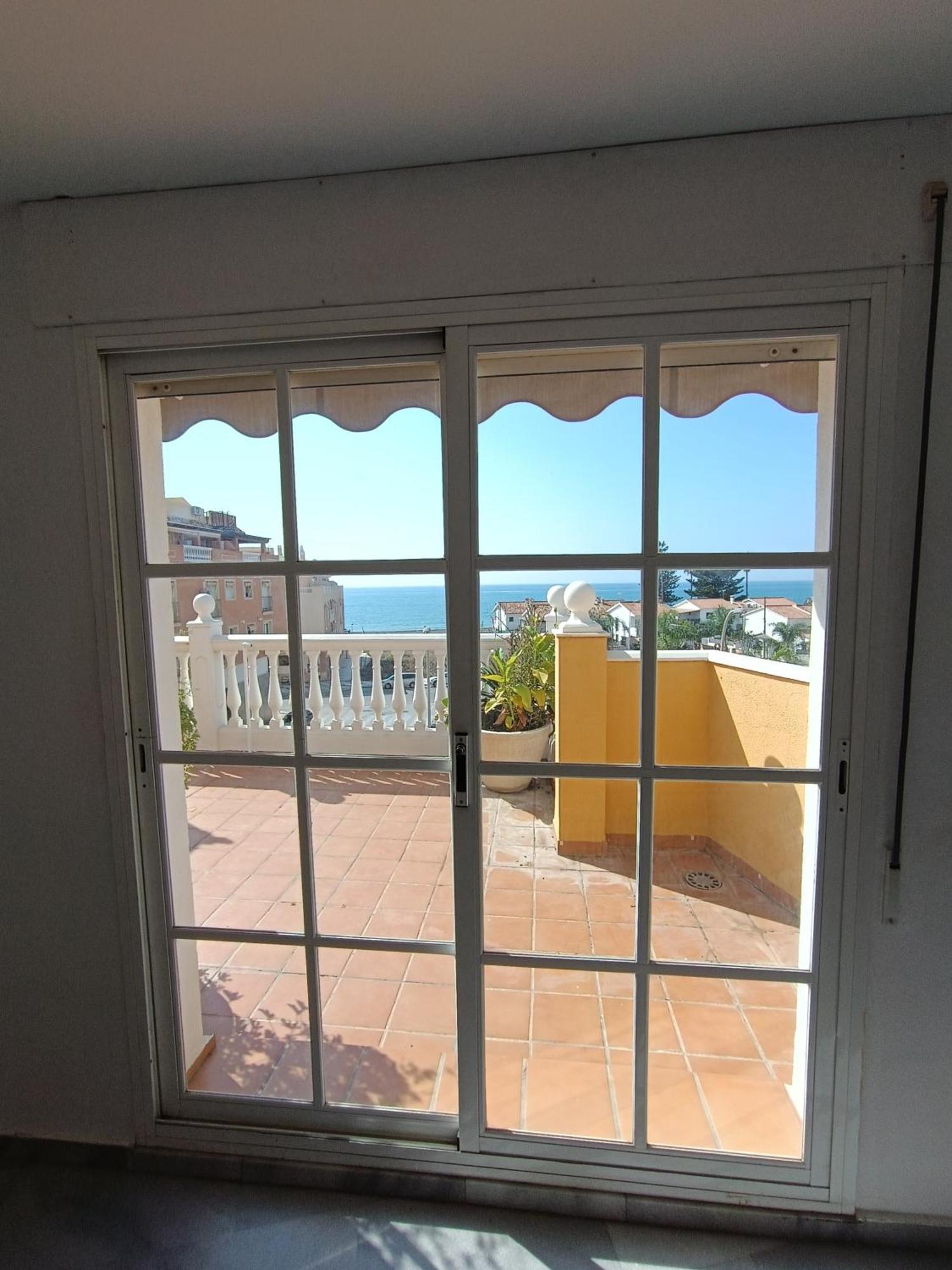 Lovely Penthouse In Front Of The Beach With Free Parking مالقة المظهر الخارجي الصورة