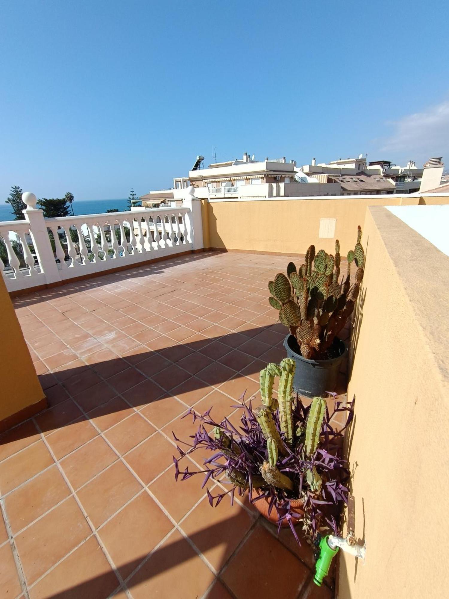 Lovely Penthouse In Front Of The Beach With Free Parking مالقة المظهر الخارجي الصورة