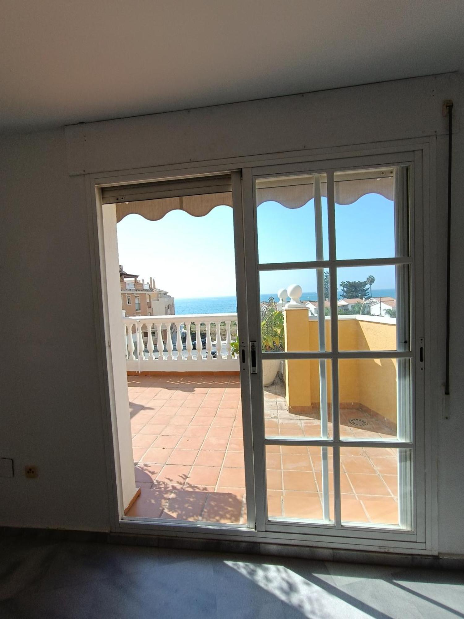 Lovely Penthouse In Front Of The Beach With Free Parking مالقة المظهر الخارجي الصورة