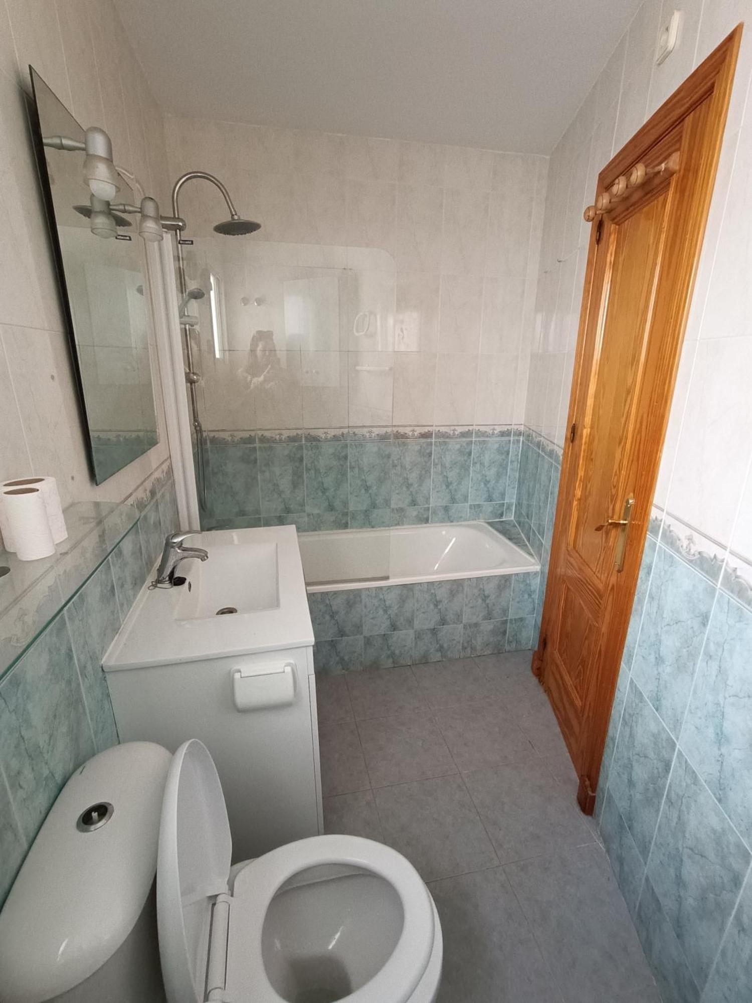 Lovely Penthouse In Front Of The Beach With Free Parking مالقة المظهر الخارجي الصورة