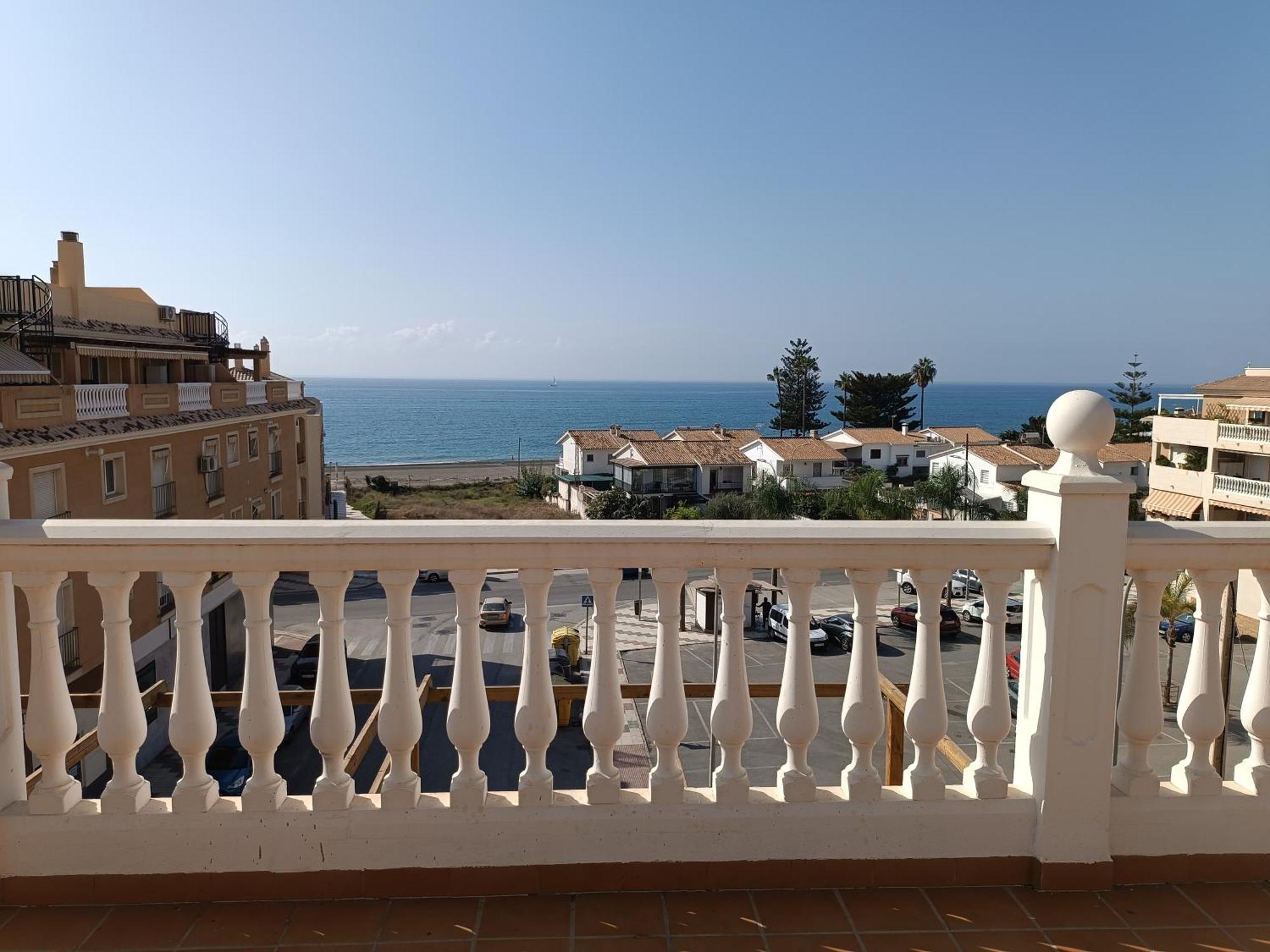 Lovely Penthouse In Front Of The Beach With Free Parking مالقة المظهر الخارجي الصورة